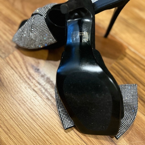 Cape Robbin Black and Silver Glitter Bow Mules - Picture 4 of 5